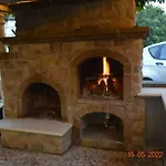 לינה וארוחת בוקר Dacia Bed And Restaurant
