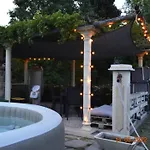 ベッド・アンド・ブレックファスト Dacia Bed And Restaurant Guiglia