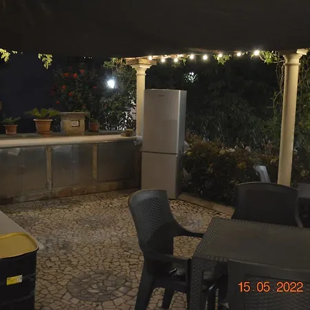 לינה וארוחת בוקר Dacia Bed And Restaurant
