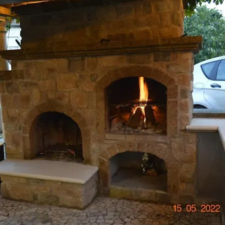לינה וארוחת בוקר Dacia Bed And Restaurant