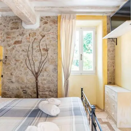 Dacia לינה וארוחת בוקר 4*