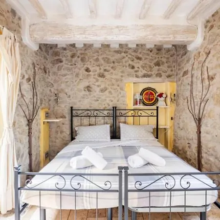 Dacia Bed And Restaurant B&B